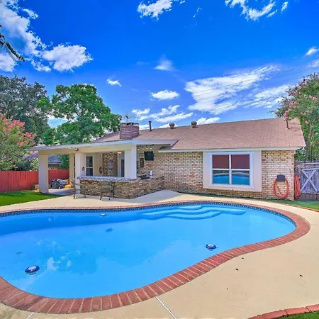 San Antonio Oasis With Hot Tub, Pool And Outdoor Bar! Villa